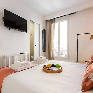 cosy-bedroom-tour-eiffel-champs-de-mars-5a.fr-paris.fr/